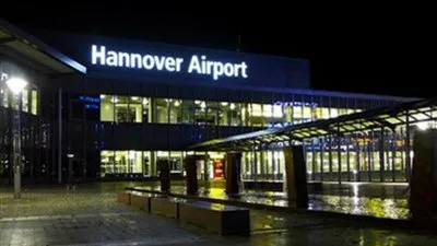 ألمانيا.. إغلاق مطار هانوفر بعد اقتحام سيارة منطقة توقف الطائرات