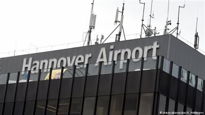 استئناف الرحلات بمطار هانوفر بعد اقتحام سيارة منطقة الطائرات