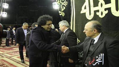 محمد منير يقدم العزاء في والد النائب عمرو صدقي (صور)