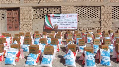 الهلال الأحمر الإماراتي يواصل إغاثة أهالي ساحل حضرموت