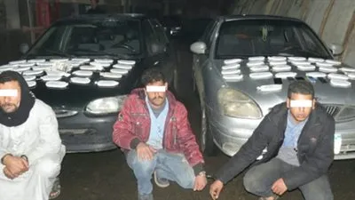 ضبط عامل وعاطلين وبحوزتهم 60 طربة حشيش بالدقهلية