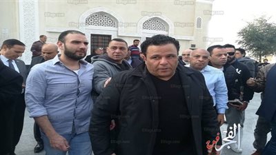 تشييع جثمان شقيق محمد فؤاد إلى مثواه الأخير من مسجد 