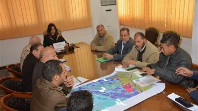 محافظ دمياط تستعرض تصور لإنشاء ميناء الصيد 