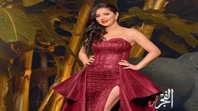 إيناس النجار تتألق بالأحمر في الكريسماس