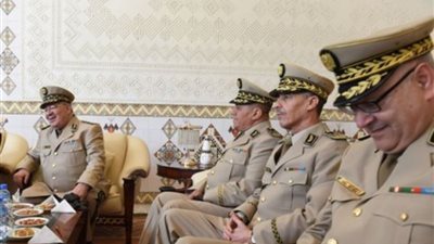 المؤسسة العسكرية بالجزائر تتوعد قادتها المتقاعدين 