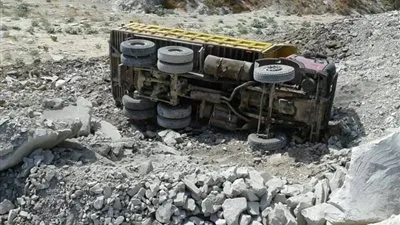 انقلاب شاحنة تقل عمال منجم في إيران