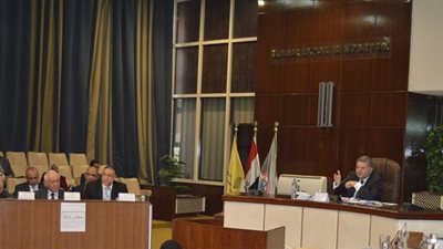 وزير قطاع الأعمال يوجه إدارة القابضة الكيماوية بإنجاز دراسات إصلاح وتطوير الشركات المتعثرة 