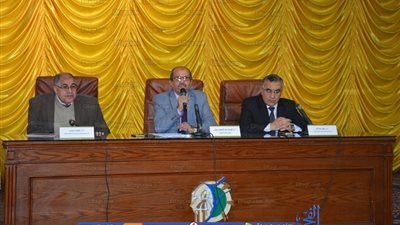اجتماع رئيس جامعة الفيوم بأعضاء هيئة التدريس (صور)