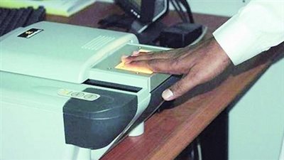 تعرف على الطريقة والرسوم.. 6 شروط لإجراء البصمة الحيوية للمعتمرين