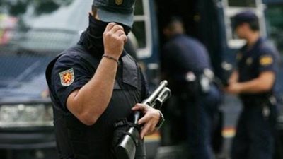 إيران.. اعتقال 11 متهماً من شبكة فساد اقتصادي تستغل انهيار الريال