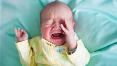 مفاجآت تعرفيها لأول مرة عن بكاء طفلك