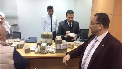 رئيس نادي بلدية المحلة السابق يسدد مبلغ 11 مليون جنيه قيمة اشتراكات عضويات (صور)