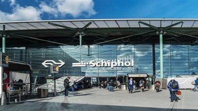 هولندا.. احتجاز رجل في مطار أمستردام بعد تهديد بوجود قنبلة