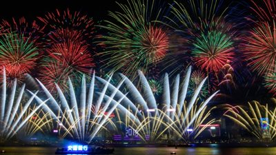 17 صورة ترصد احتفالات العالم بالعام الجديد