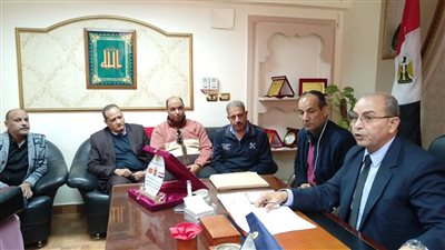 الامتحان بالكتاب المدرسي في تجريبي الصف الأول الثانوي ببورسعيد