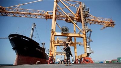 لجنة يمنية: الحوثيون احتجزوا أكثر من 88 سفينة إغاثية