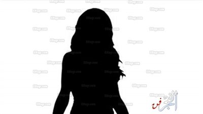 فنانة عربية تتعرض لموقف محرج على المسرح خلال احتفالها برأس السنة (فيديو)