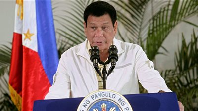 الرئيس الفلبيني يتعرض لانتقادات حادة بعد اعترافه بالتحرش بخادمة