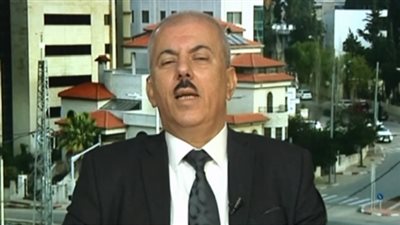 أكاديمي فلسطيني: 