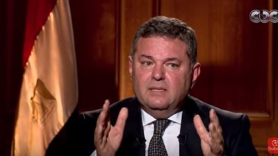 وزير قطاع الأعمال يكشف تفاصيل سعي مصر لتصنيع أول سيارة (فيديو)