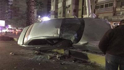 عاجل.. انقلاب سيارة ملاكي في شارع فيصل وإصابة شخصين (صور)