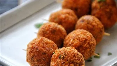 طريقة عمل كرات الدجاج.. وجبة سريعة التحضير في الطقس البارد