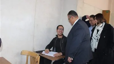 نائب رئيس جامعة عين شمس للتعليم والطلاب يتفقد لجان الامتحانات بكلية الآداب