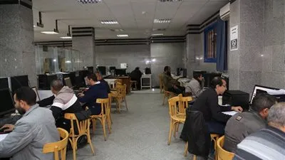 محافظ قنا يتابع سير العمل بوحدة استرداد أراضي الدولة  