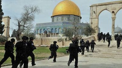 مستوطنون يقتحمون المسجد الأقصى وسط حراسات مشددة من قوات الاحتلال