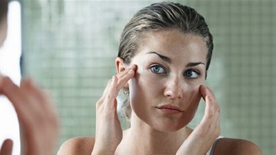 لصاحبات البشرة الدهنية.. تجنبي تناول هذه الأطعمة