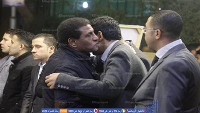 ربيع ياسين وفاروق جعفر ونجوم الكرة يقدمون واجب العزاء في الإعلامي محمد السباعي (صور)