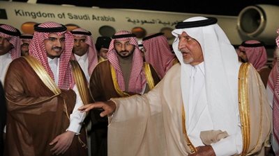 الأمير خالد الفيصل في المطار.. توديع نائب واستقبال آخر