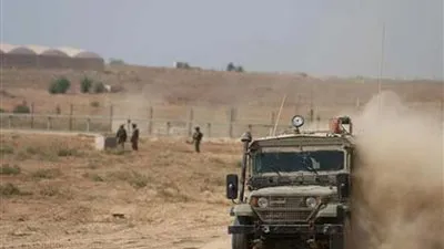 مجهول يلقي بعبوة ناسفة على قوة من الجيش الإسرائيلي