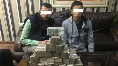 ضبط عاملين اشتركا مع هارب في تكوين تشكيل عصابي للاتجار بالعملة في الإسكندرية