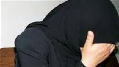 استوليا على 800 ألف جنيه.. ضبط سيدة اشتركت مع هارب في النصب على راغبي السفر للعمل بالخارج