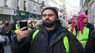 استمرار احتجاز أحد قادة 