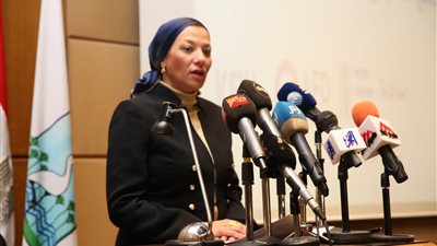 وزيرة البيئة: ننفذ خطة طموحة للقضاء على الصرف الصناعي على النيل