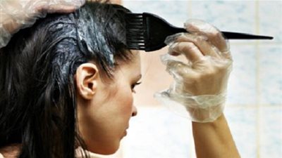 وصفة طبيعية لسحب لون صبغة الشعر في المنزل.. جربيها