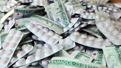 ضبط 35 قرص برشام تامول وأدوية مهربة بصيدلة بالسويس