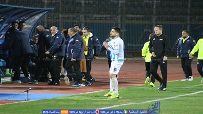 عاجل.. محمد فاروق يشتبك مع جماهير الأهلي