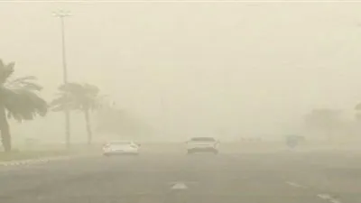 رياح وأتربة على 3 طرق.. وتحذير لروادها