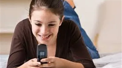 دراسة تحذر الفتيات من استخدام السوشيال ميديا (تفاصيل)