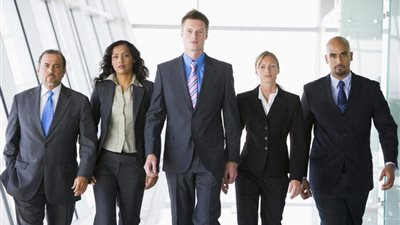 هذا هو الفرق بين صفات القائد والمدير