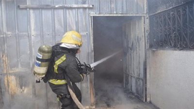 إخلاء عائلة من حريق منزل في تبوك (صور)