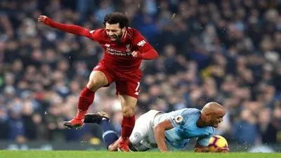 تعليق ناري من حكم إنجليزي شهير بشأن واقعة محمد صلاح ومدافع مانشستر سيتي