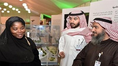 عاملة منزلية تعلن إسلامها وتنطق الشهادتين في الجنادرية