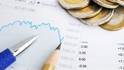 أستاذ اقتصاد: الدولة تعاملت مع برامج الحماية الاجتماعية بشكل جيد للغاية وفقا للمعايير الدولية 