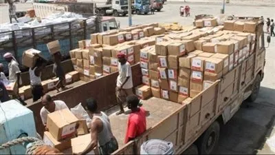 ميليشيا الحوثي تحتجز 72 شاحنة إغاثية