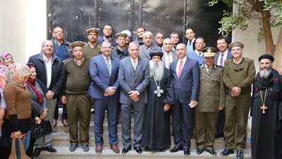 محافظ قنا يهنئ أساقفة المحافظة بعيد الميلاد المجيد (صور)