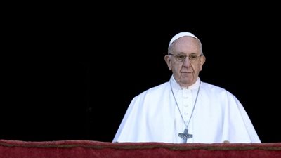 بابا الفاتيكان يطالب الاتحاد الأوروبي بالتضامن مع المهاجرين العالقين قبالة مالطا